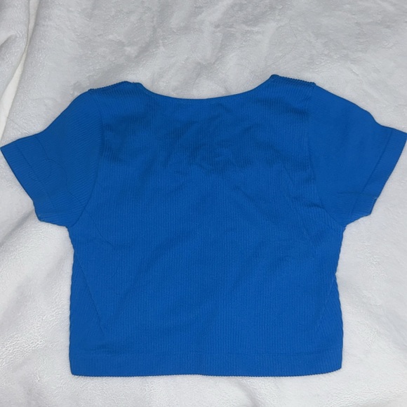 Garage seamless v-neck cropped tshirt - Picture 2 of 3